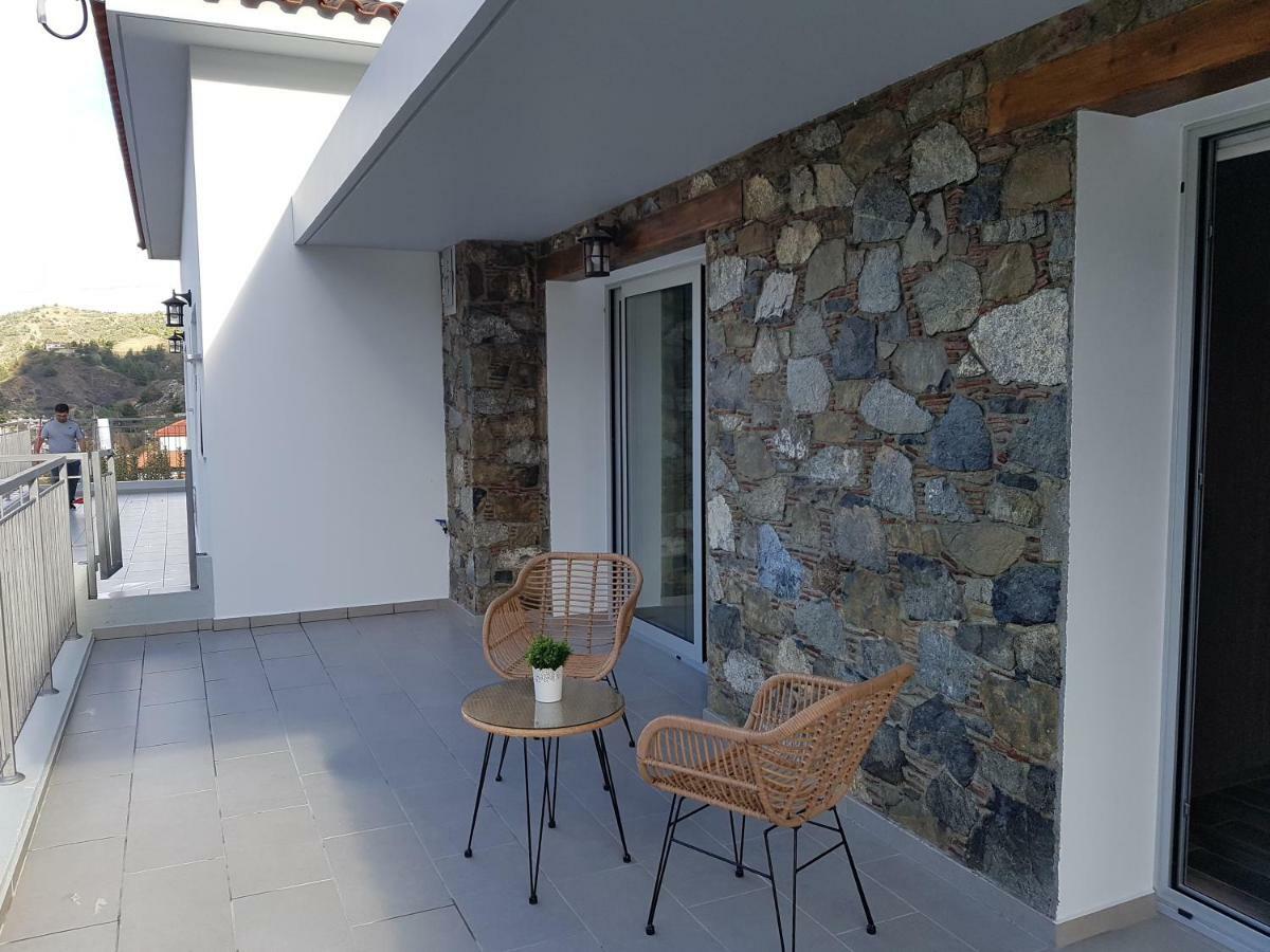 Evmelia Kakopetria Suites Bagian luar foto